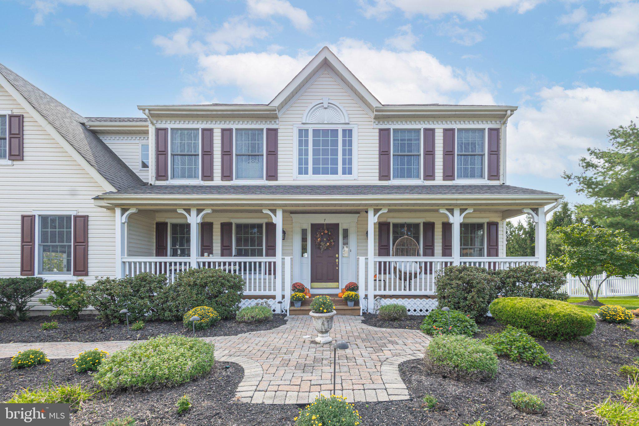 7 MUSTANG COURT