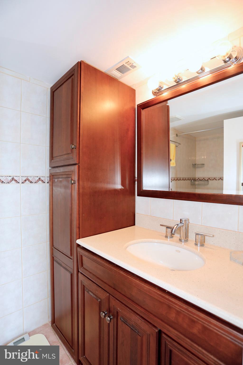 GEORGETOWN VILLAGE - Residential Lease