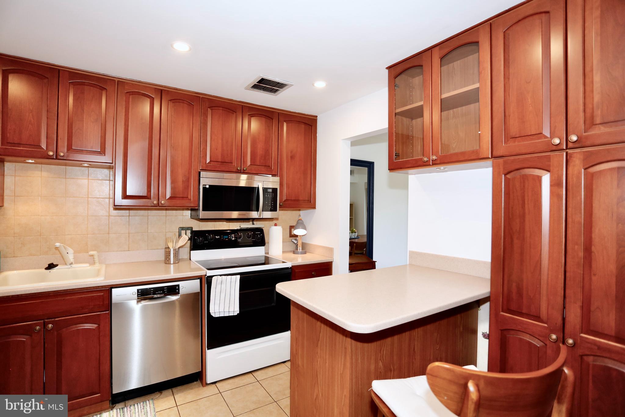 GEORGETOWN VILLAGE - Residential Lease