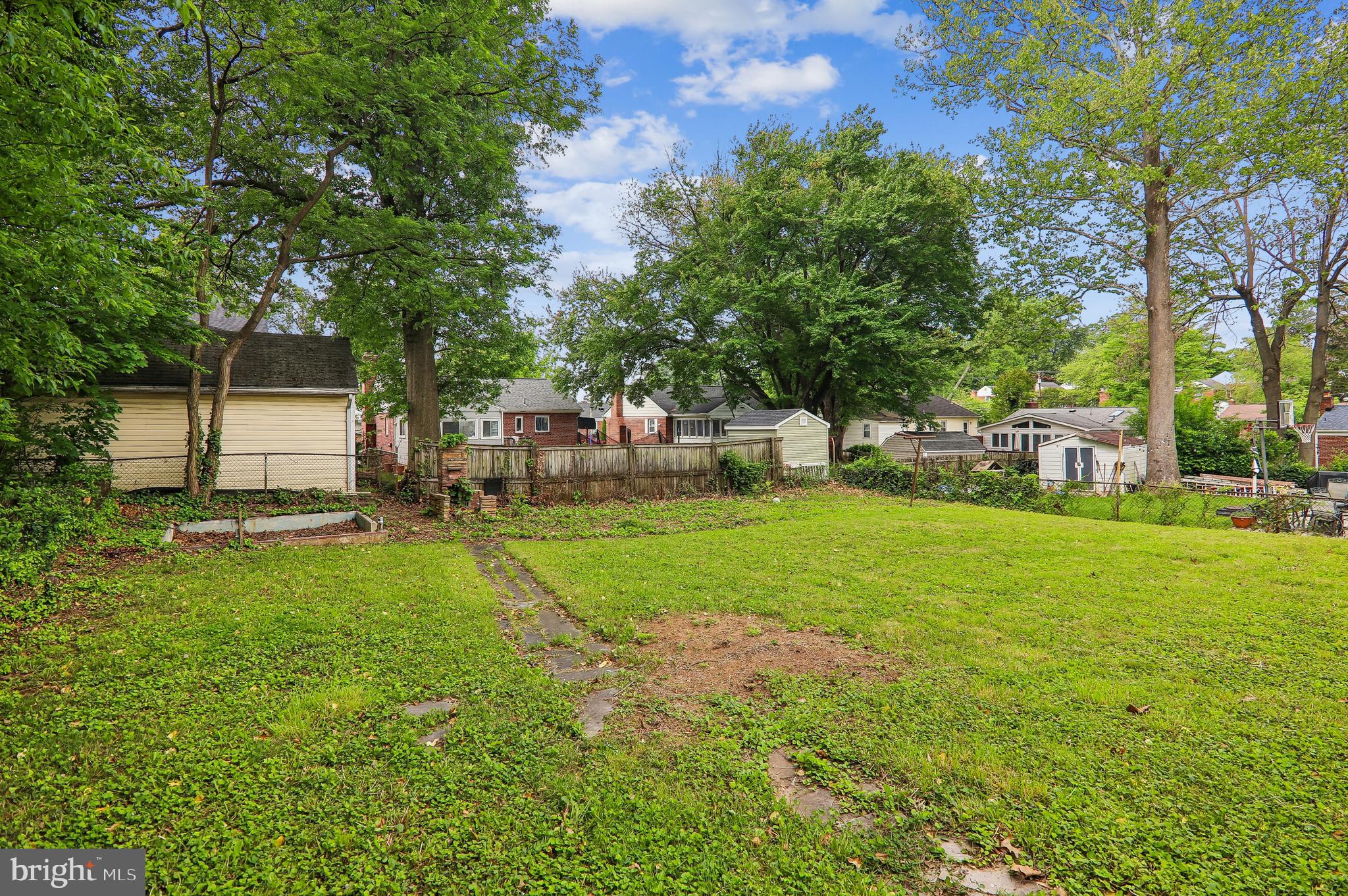 WHEATON CREST - Residential