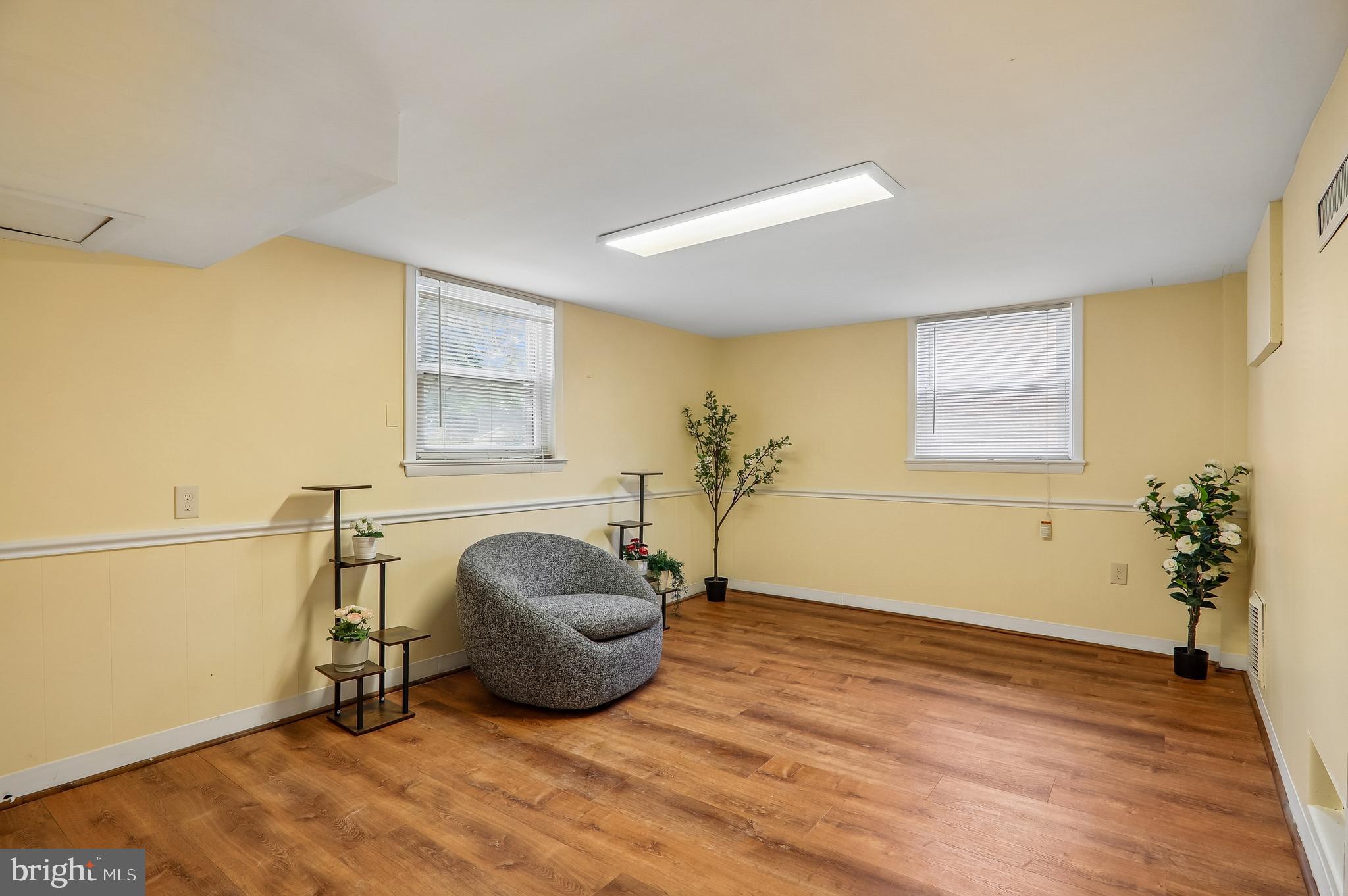 WHEATON CREST - Residential