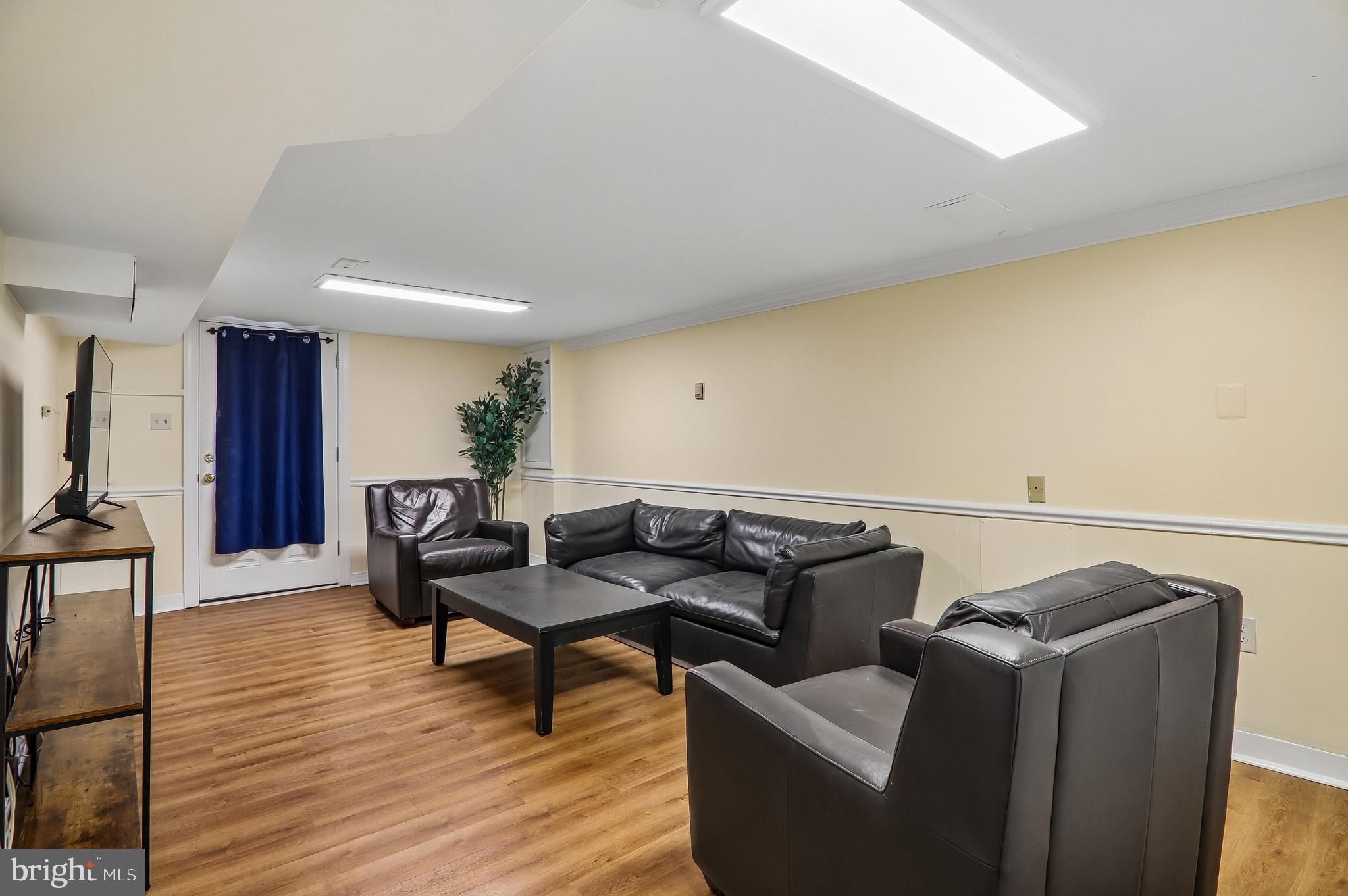 WHEATON CREST - Residential