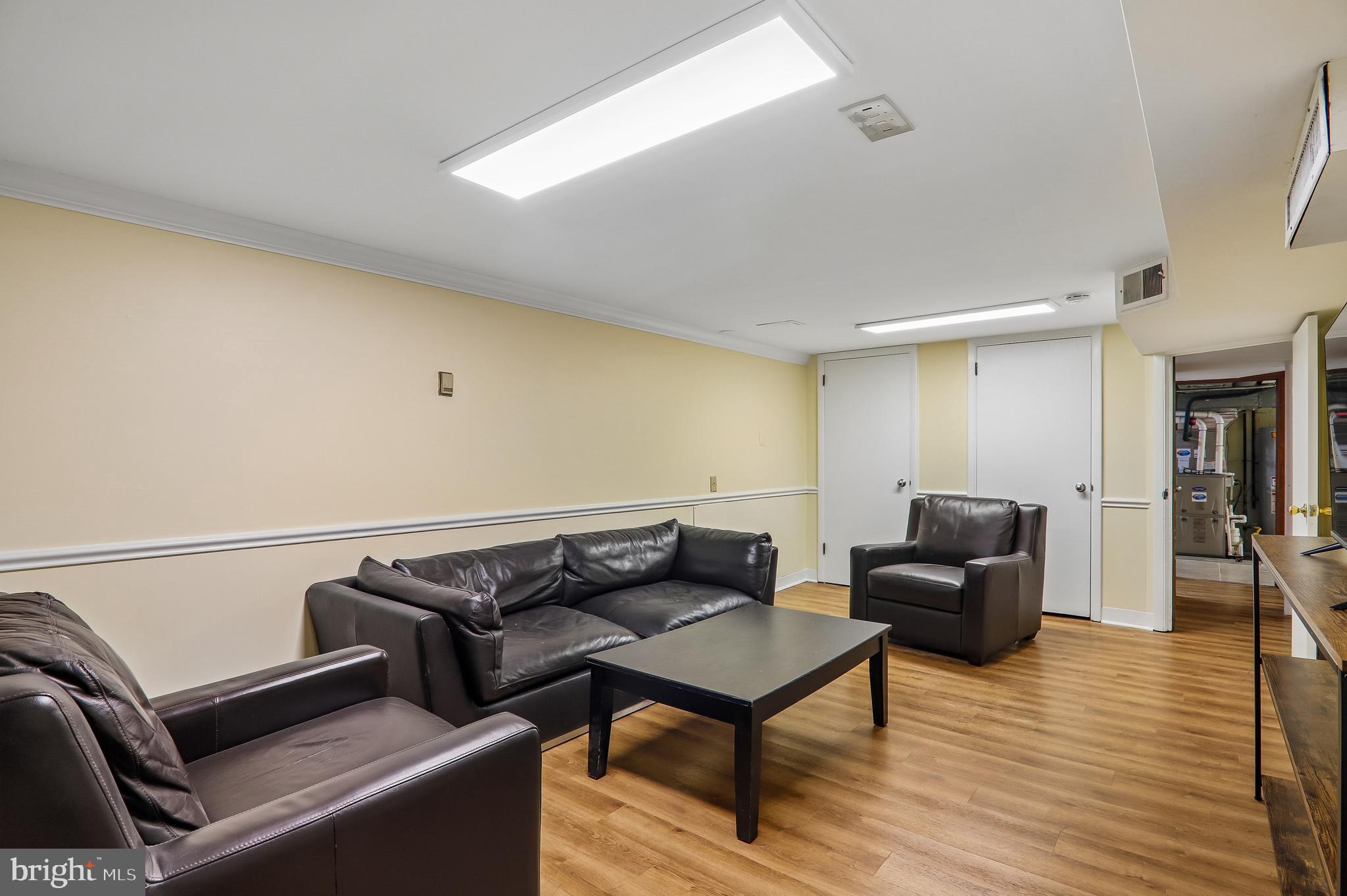 WHEATON CREST - Residential