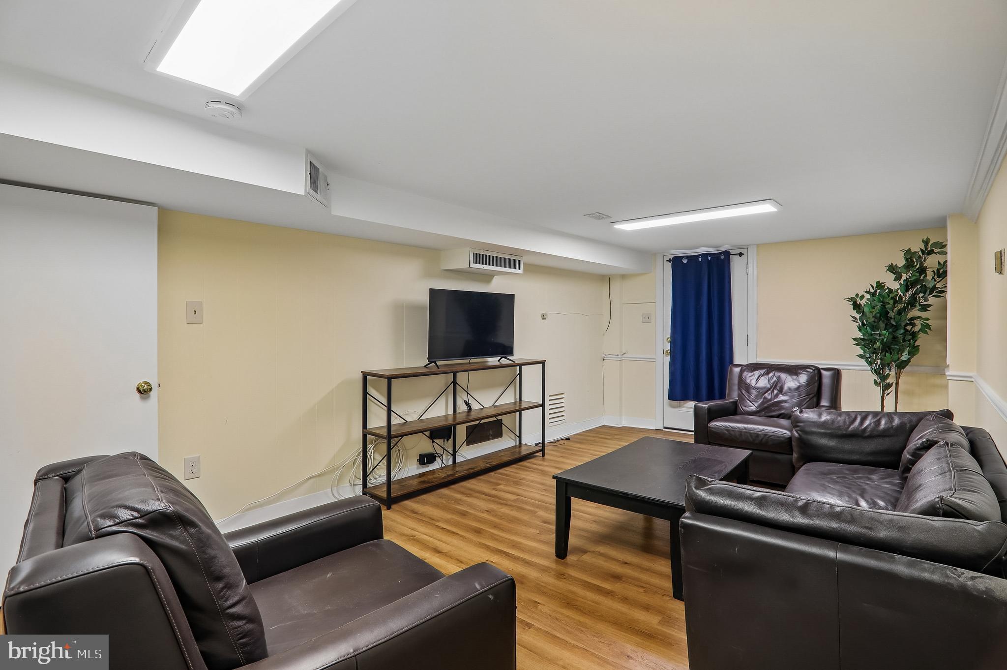 WHEATON CREST - Residential