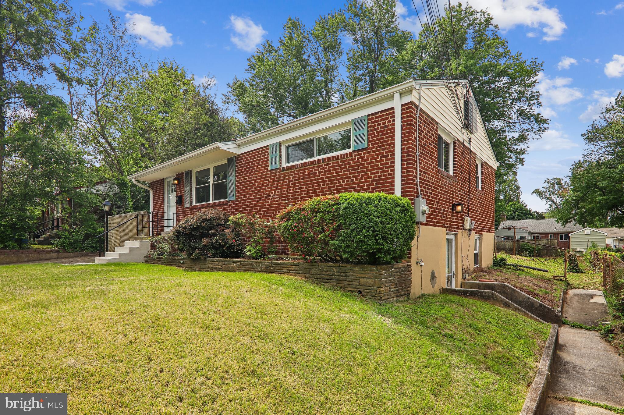 WHEATON CREST - Residential