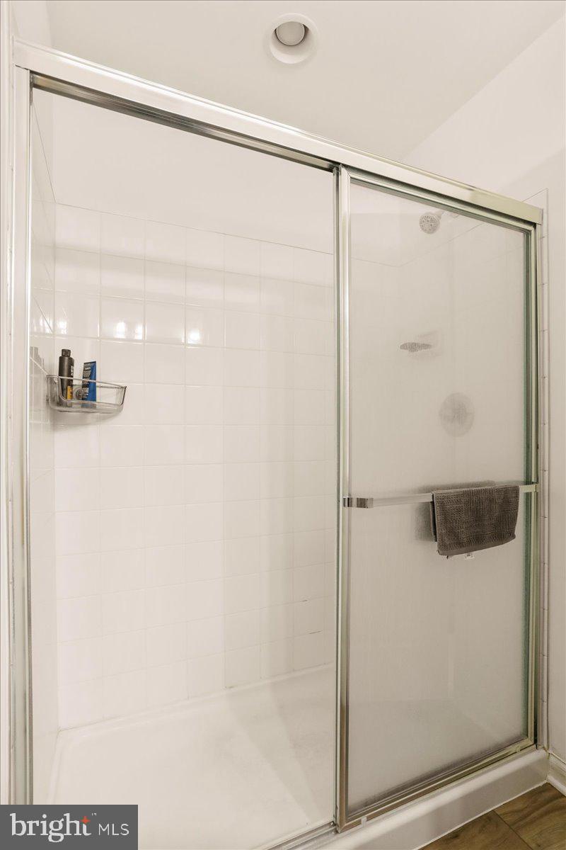 WHISPERING PINES - Residential Lease