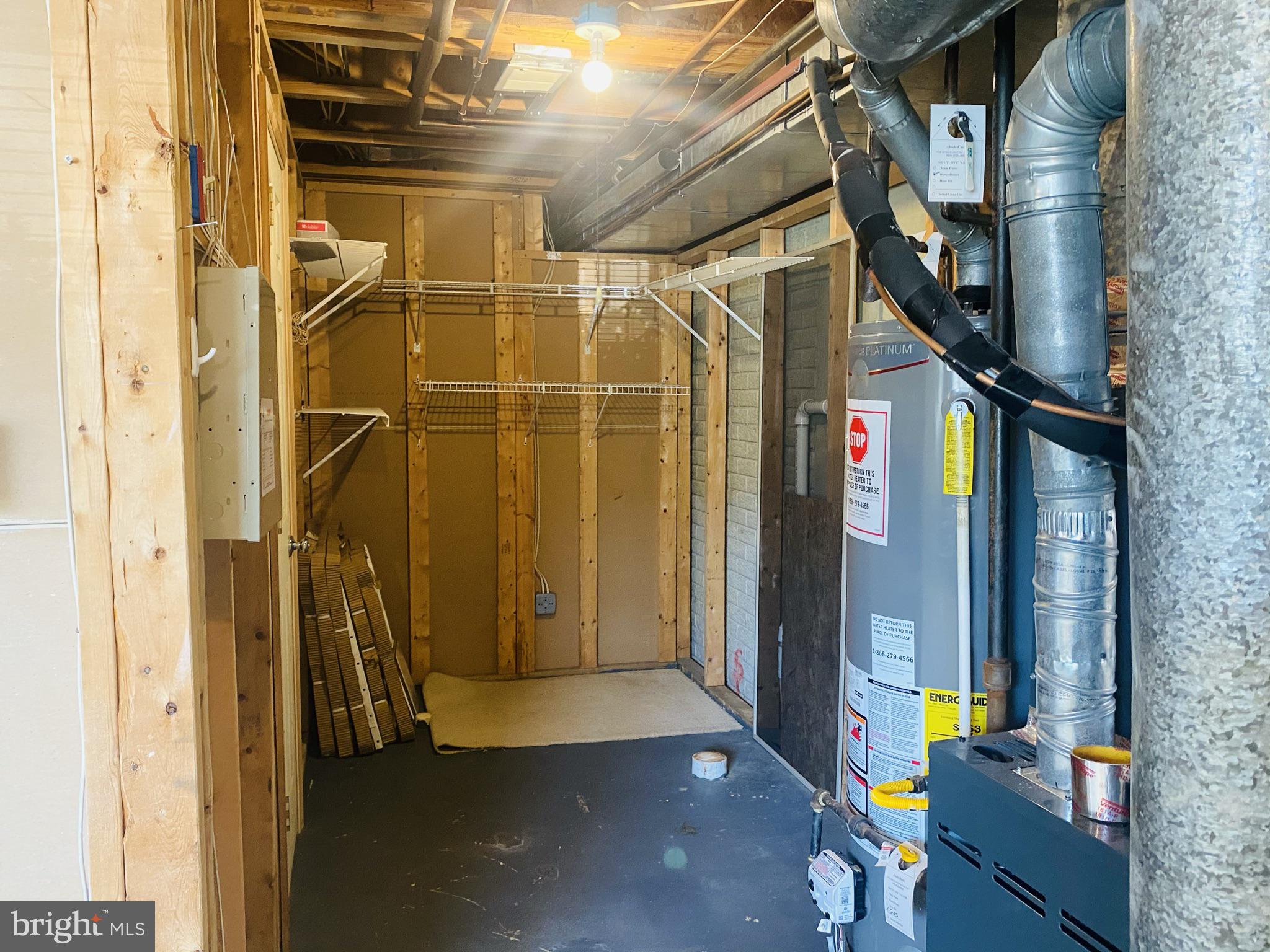 ROLLING BROOK - Residential Lease