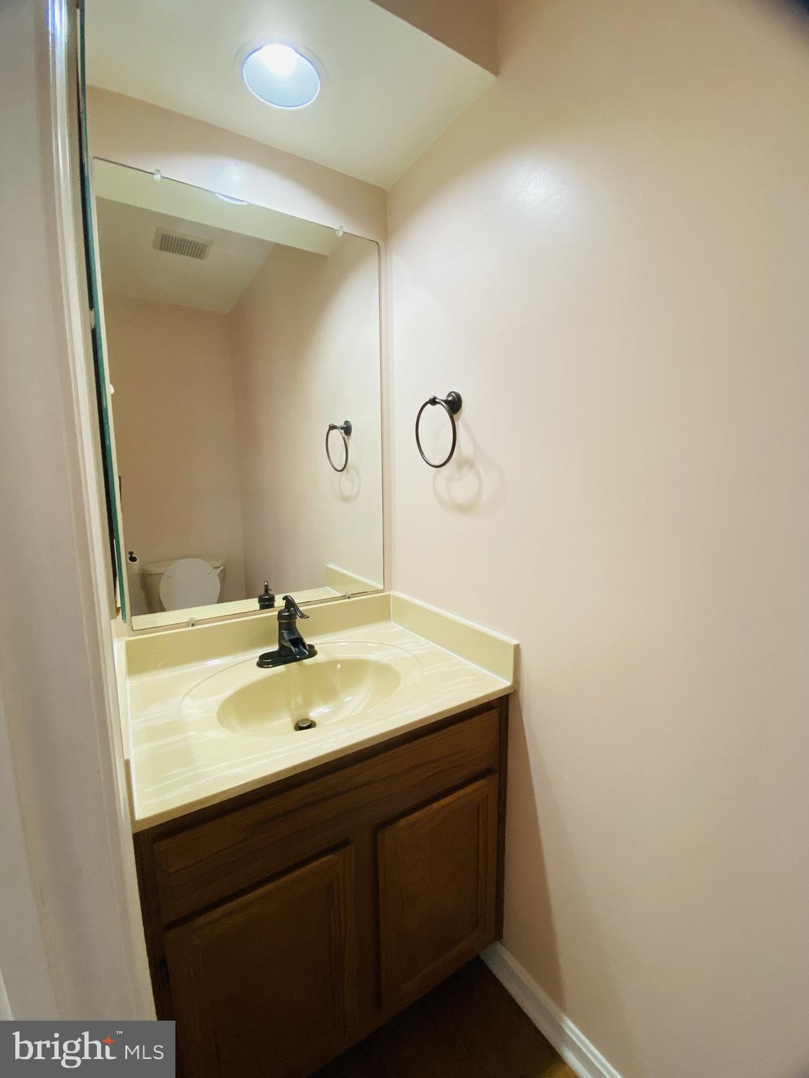 ROLLING BROOK - Residential Lease