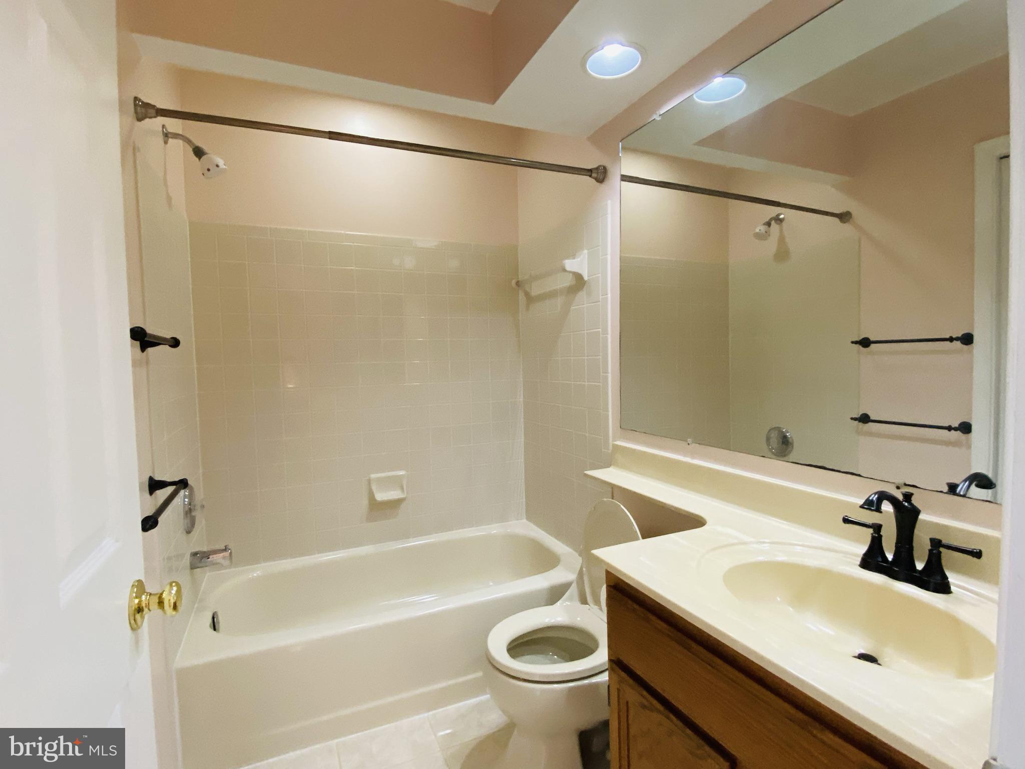 ROLLING BROOK - Residential Lease