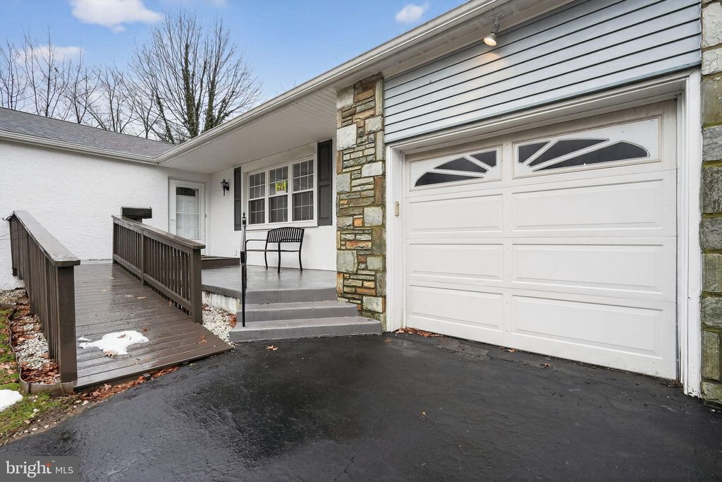 Photo of 2210 Wisteria Avenue, GLENSIDE, PA 19038 (MLS # PAMC2164050)