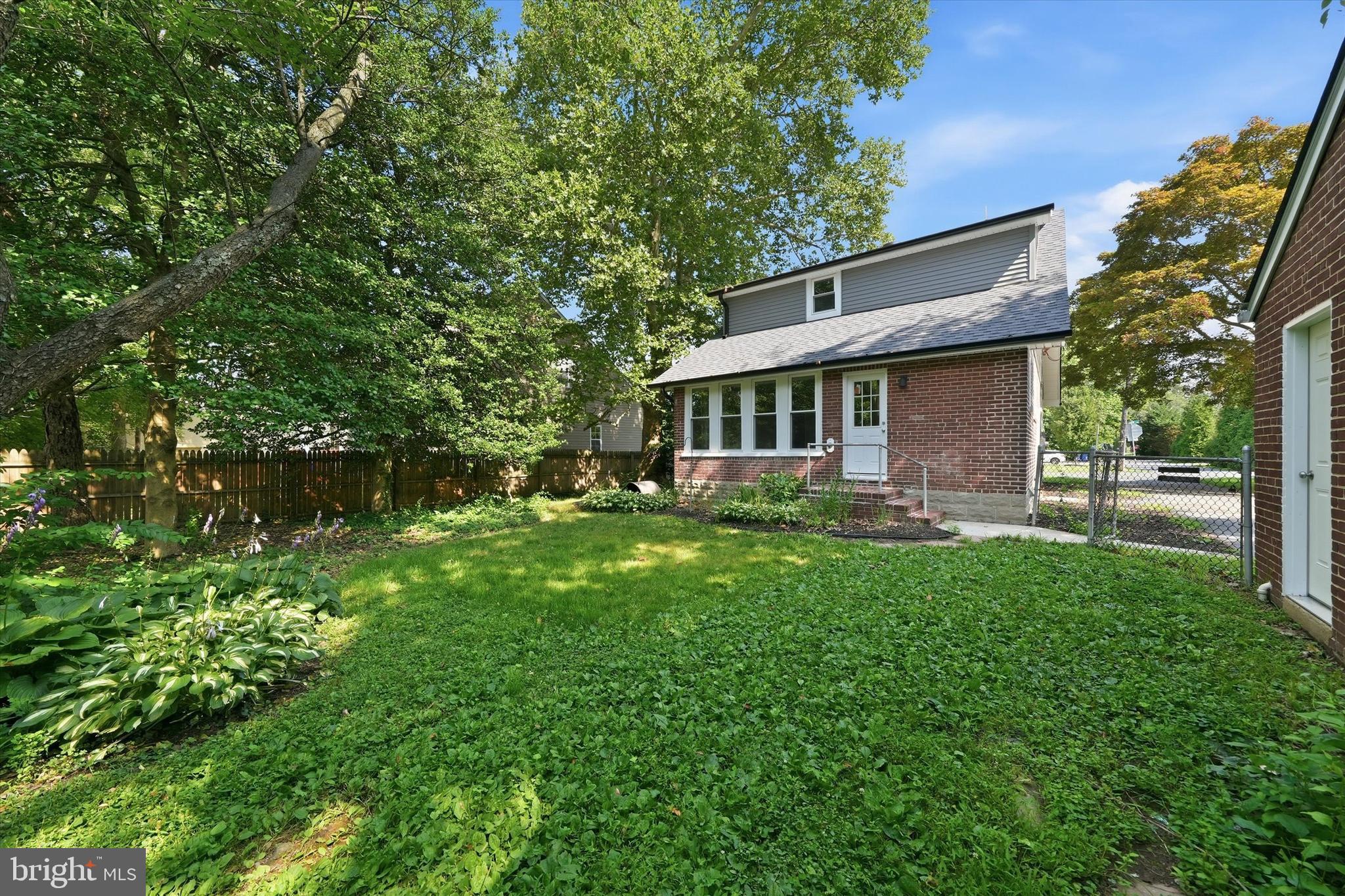6 WOODROW AVENUE