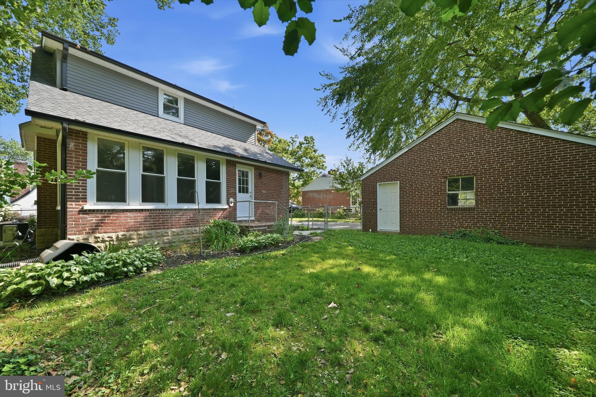 6 WOODROW AVENUE