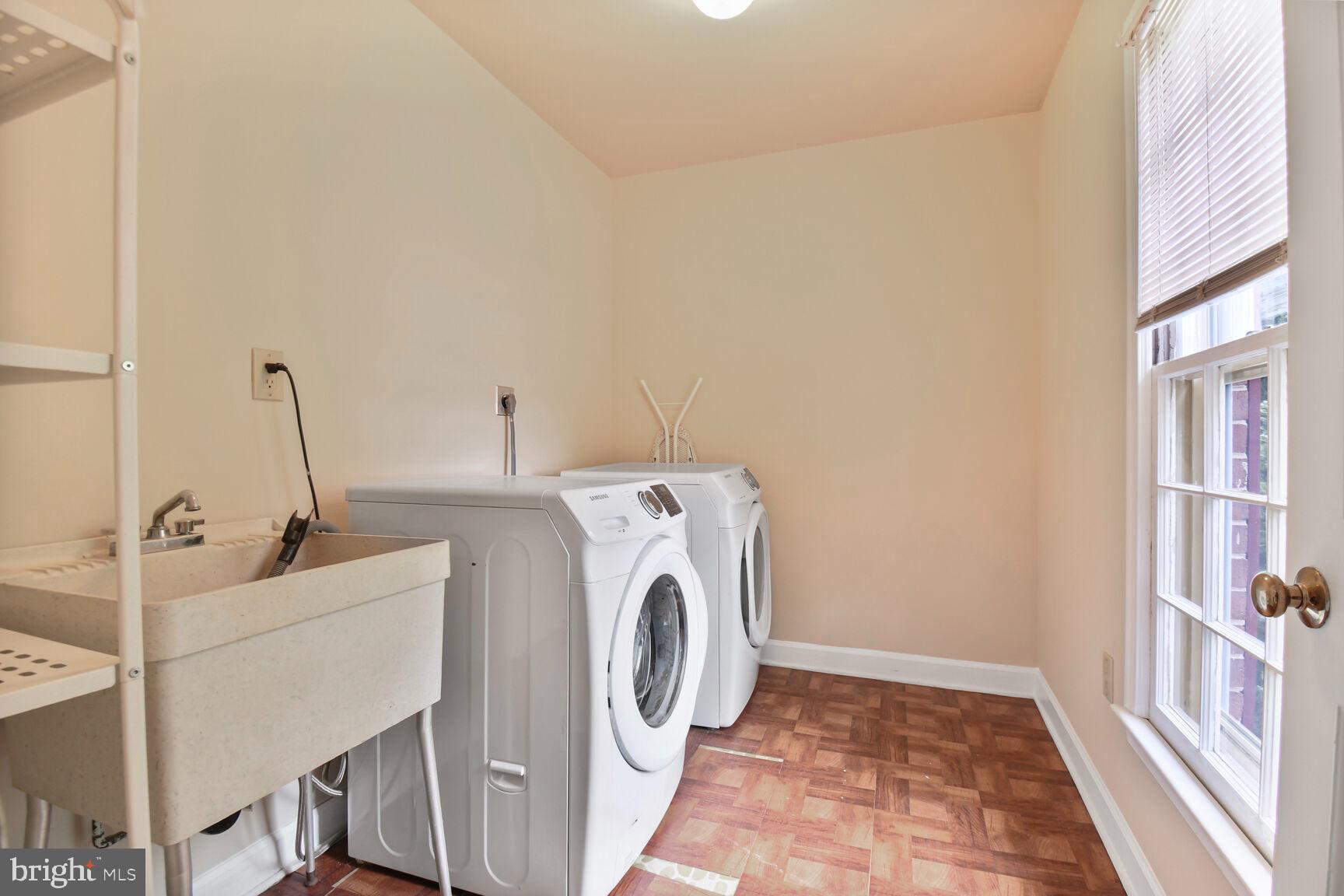 INVERNESS WOODS - Residential Lease