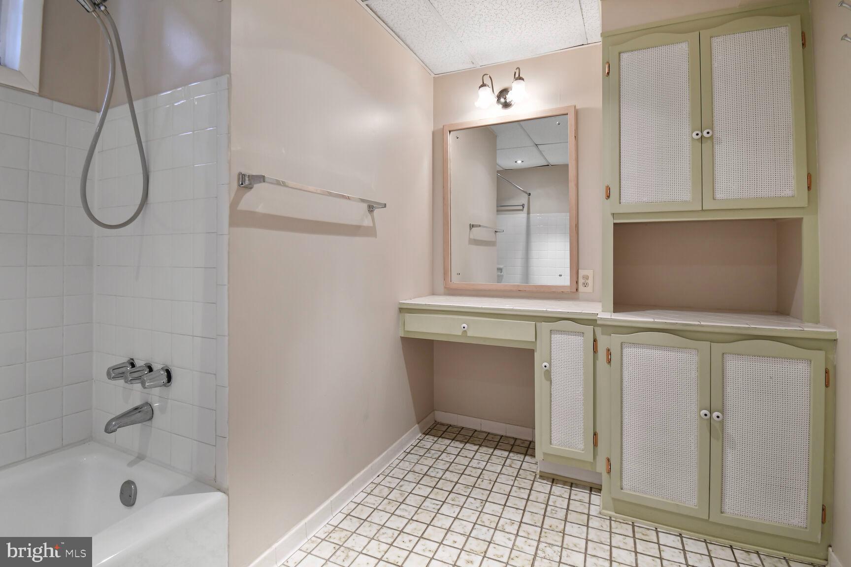 INVERNESS WOODS - Residential Lease