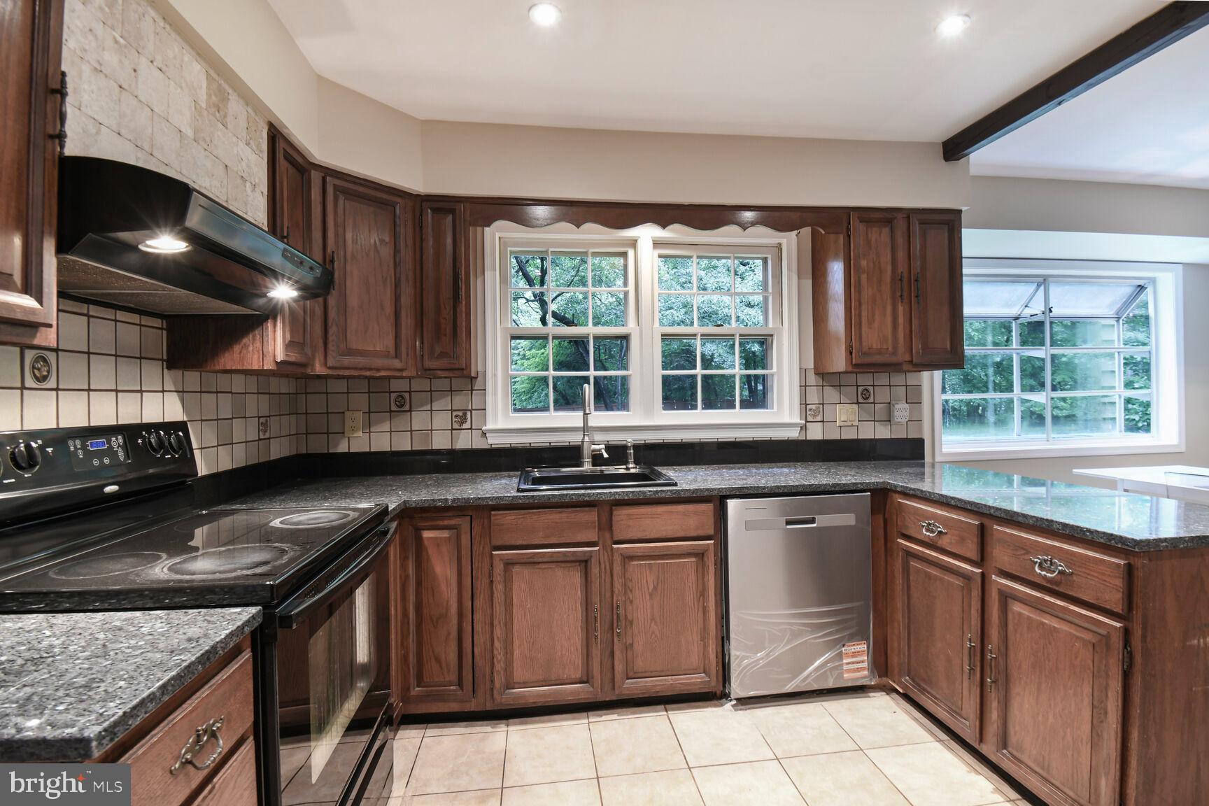 INVERNESS WOODS - Residential Lease