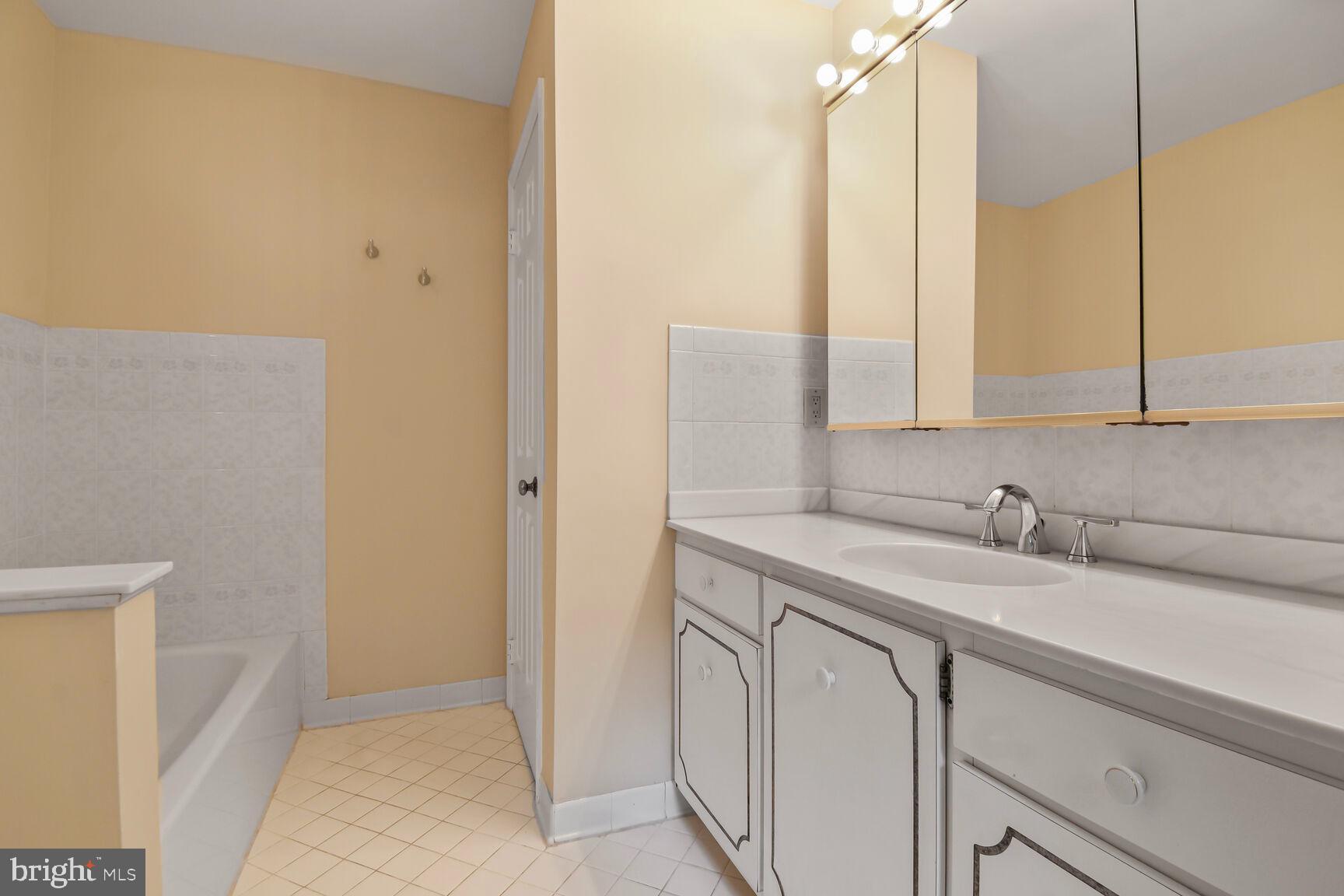 INVERNESS WOODS - Residential Lease