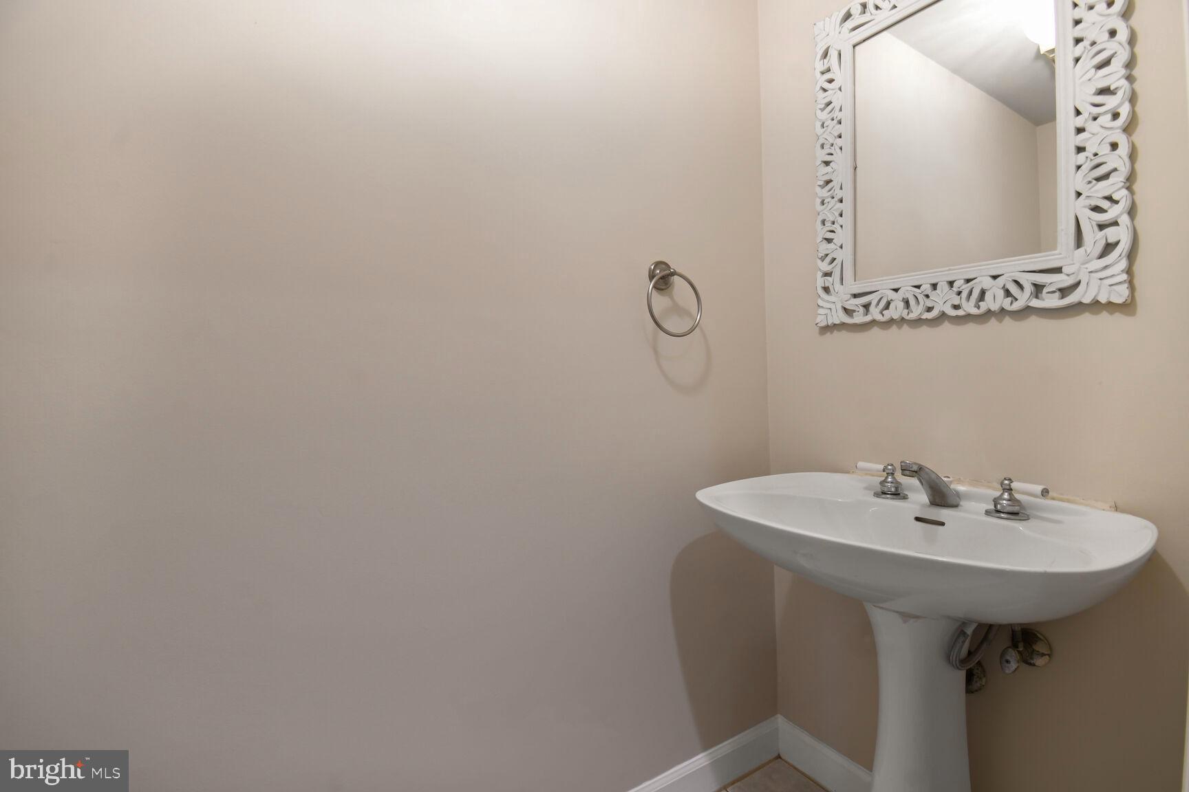 INVERNESS WOODS - Residential Lease