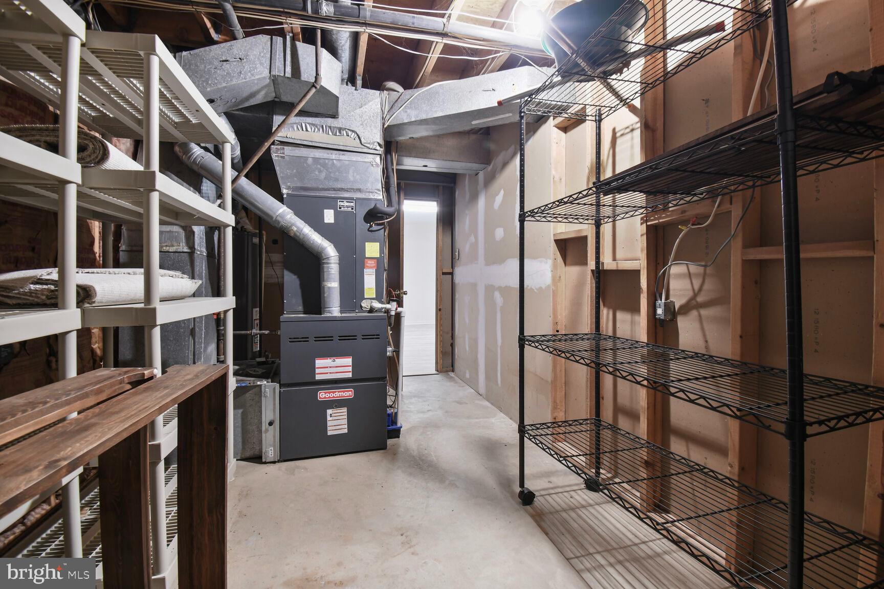 INVERNESS WOODS - Residential Lease