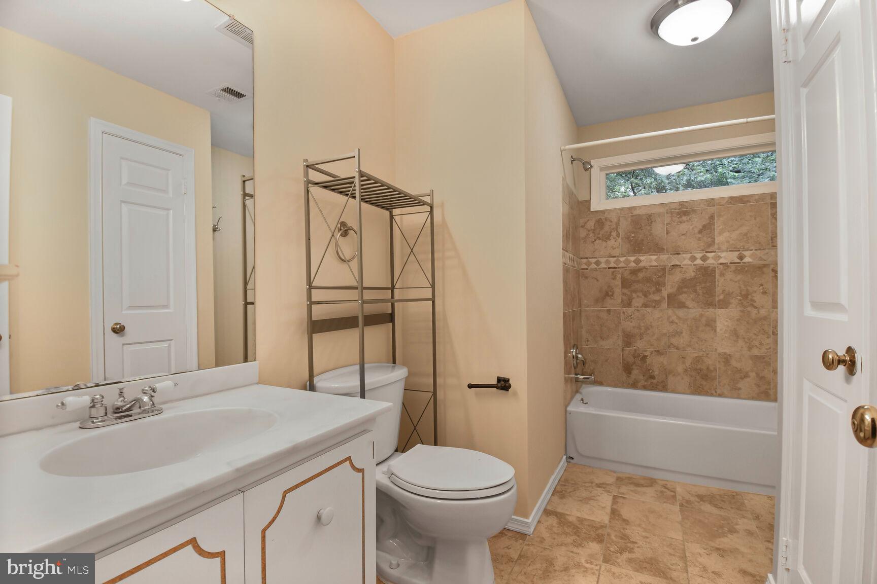 INVERNESS WOODS - Residential Lease