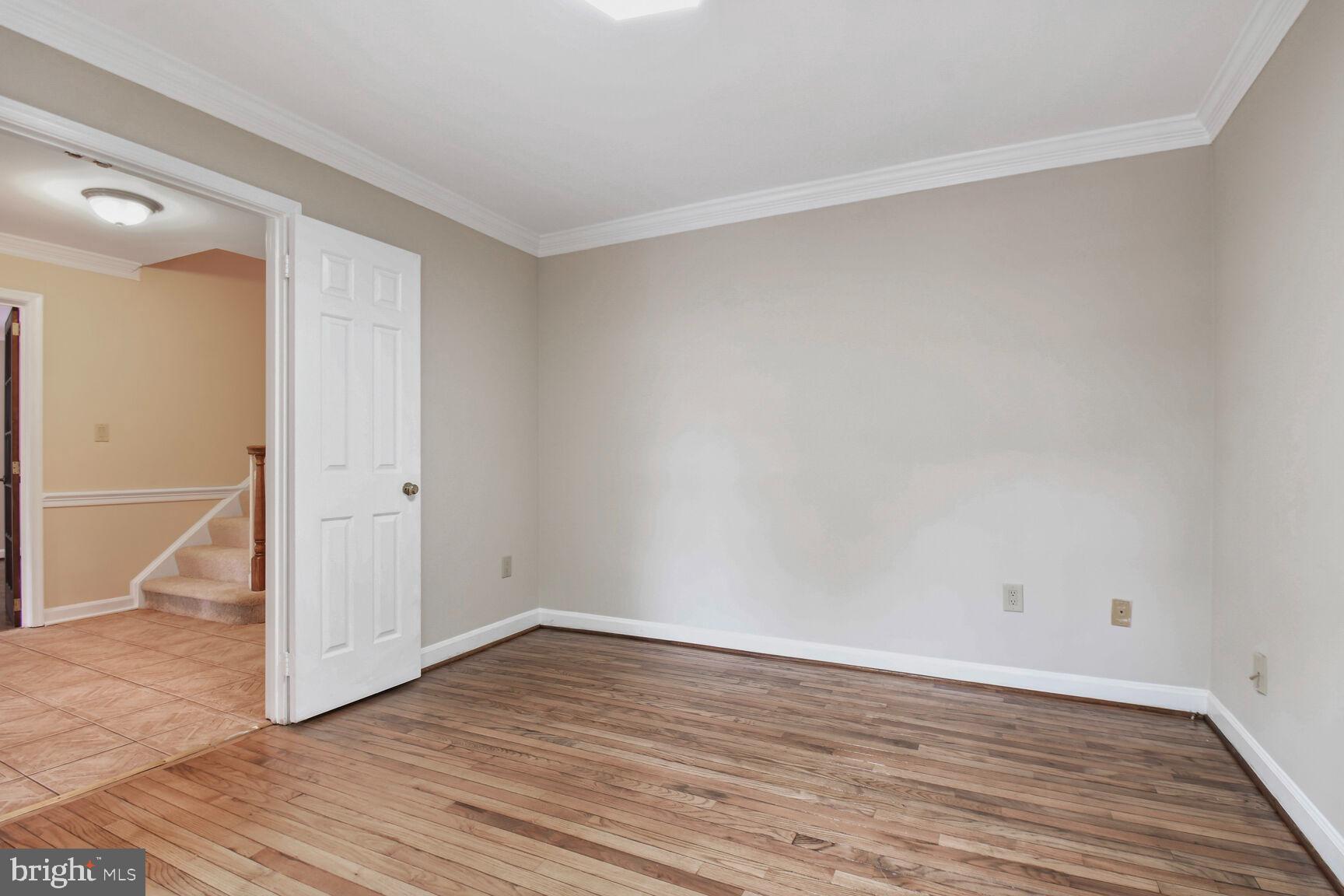 INVERNESS WOODS - Residential Lease