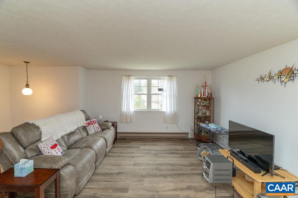 COUNTRY MEADOWS - Residential