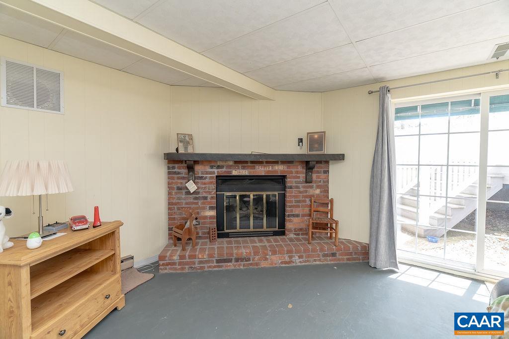 COUNTRY MEADOWS - Residential