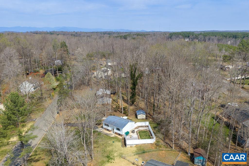 COUNTRY MEADOWS - Residential