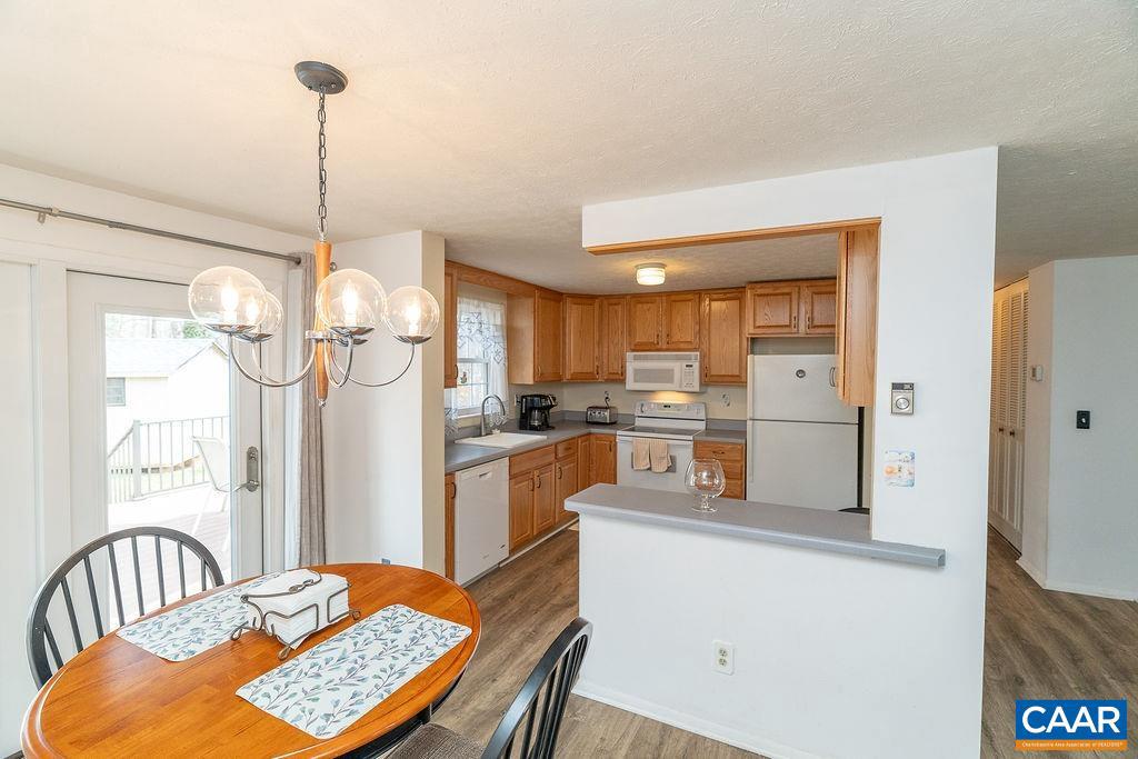 COUNTRY MEADOWS - Residential