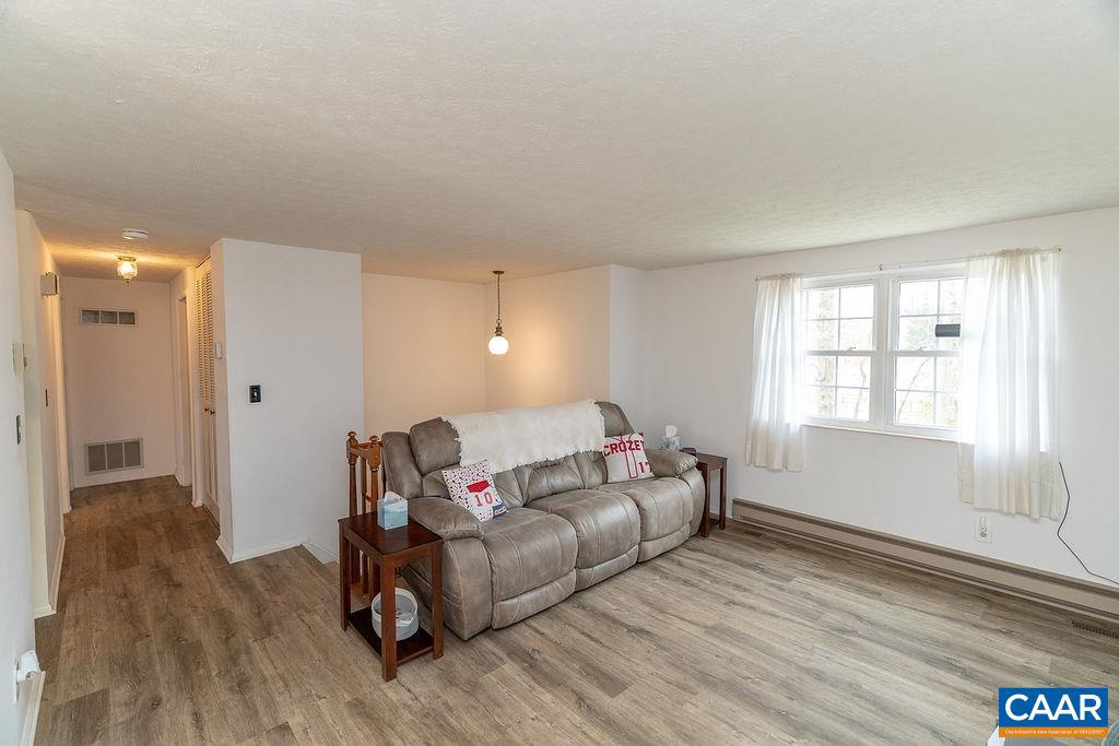 COUNTRY MEADOWS - Residential