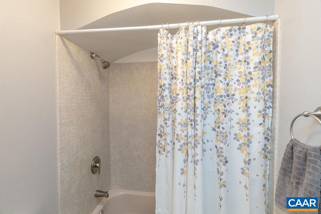 COUNTRY MEADOWS - Residential