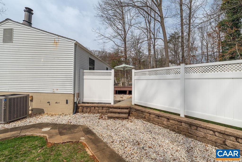 COUNTRY MEADOWS - Residential