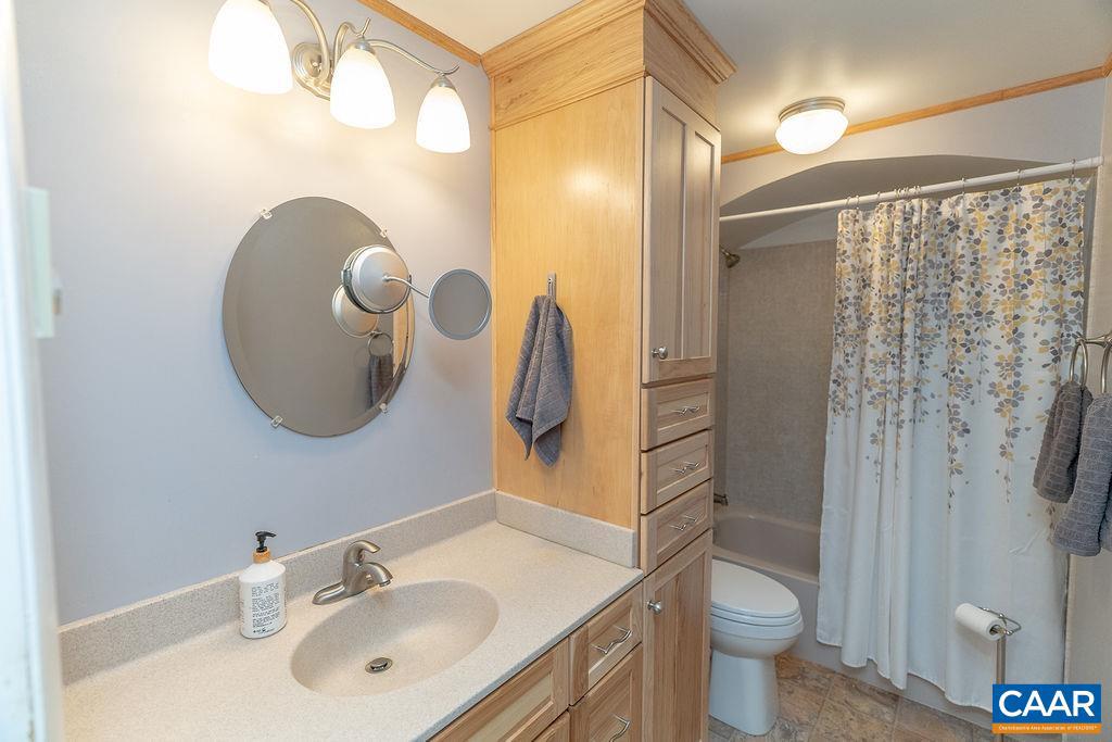 COUNTRY MEADOWS - Residential