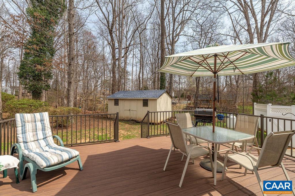 COUNTRY MEADOWS - Residential