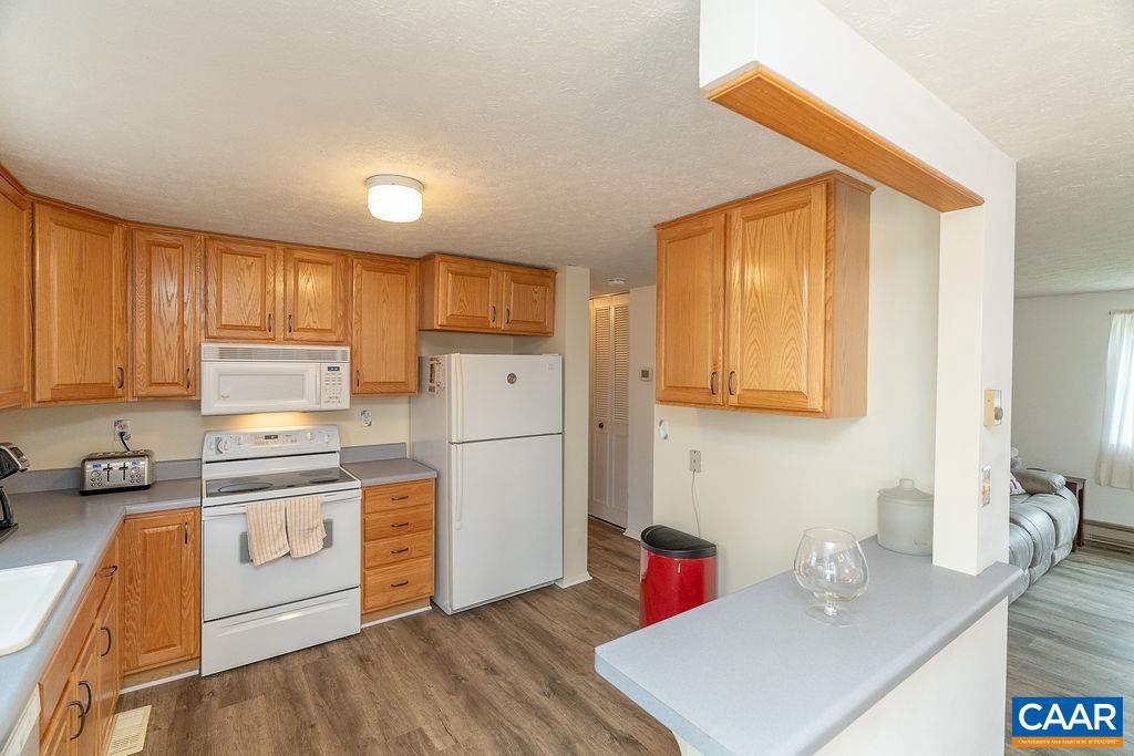 COUNTRY MEADOWS - Residential