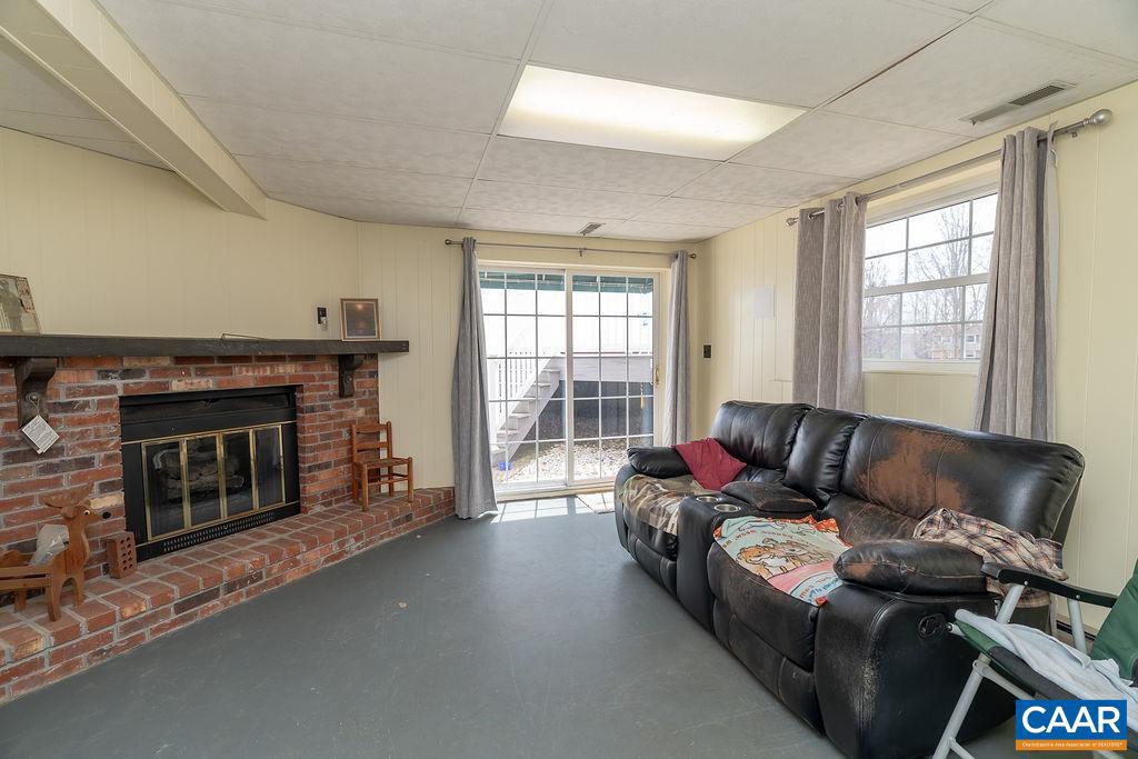 COUNTRY MEADOWS - Residential