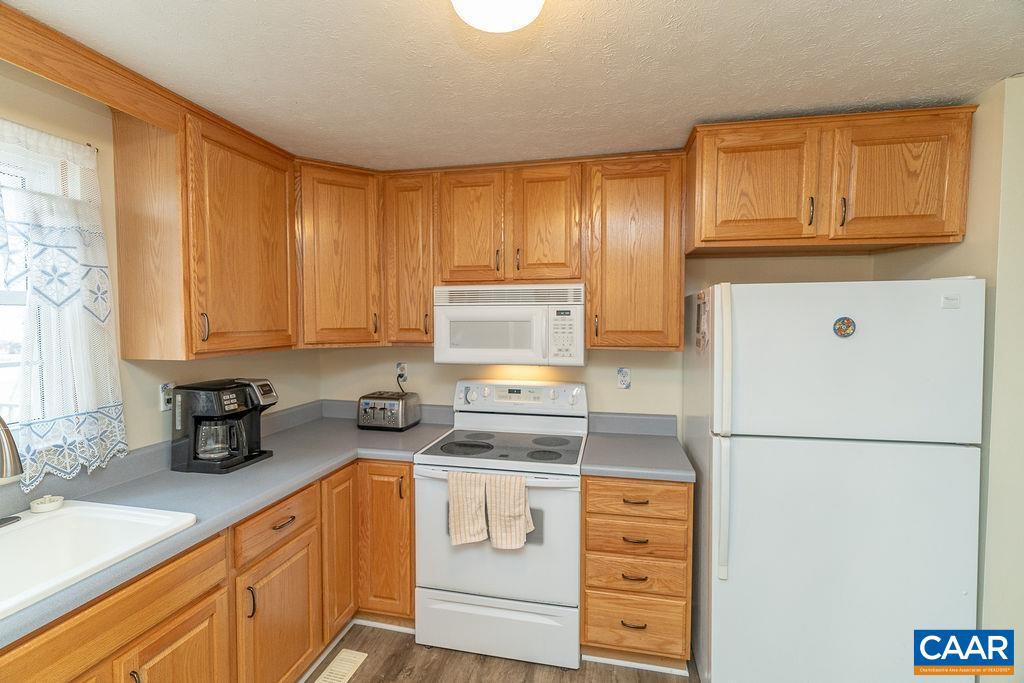 COUNTRY MEADOWS - Residential