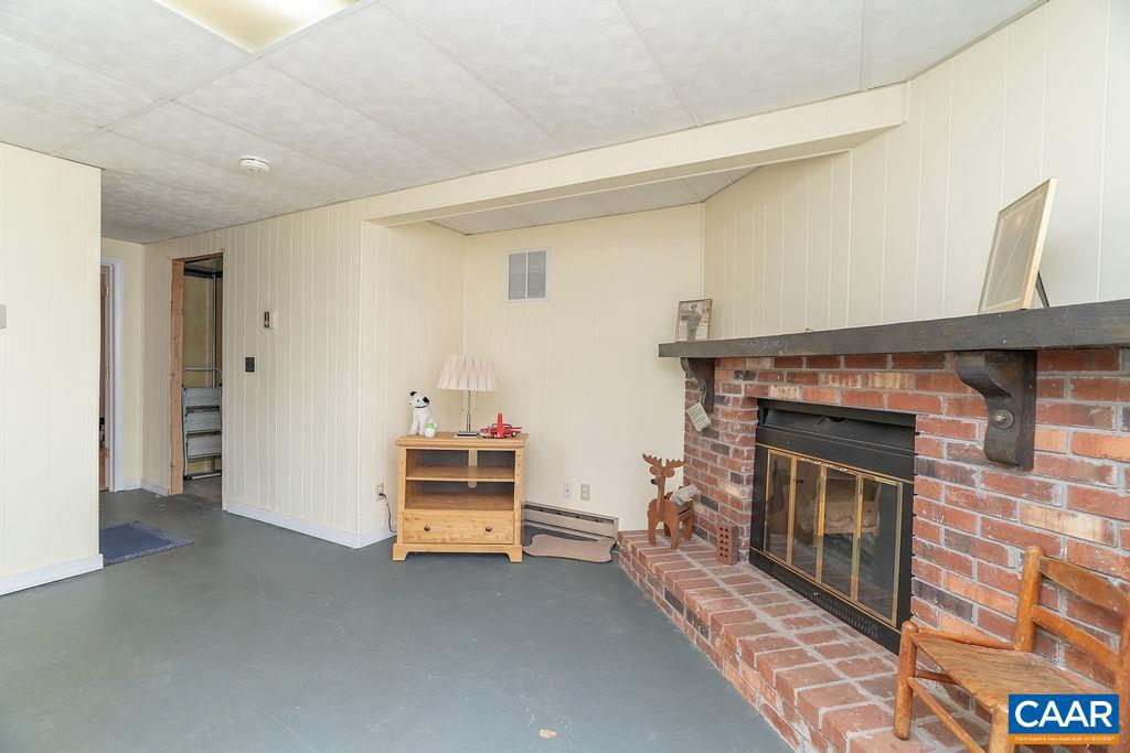 COUNTRY MEADOWS - Residential