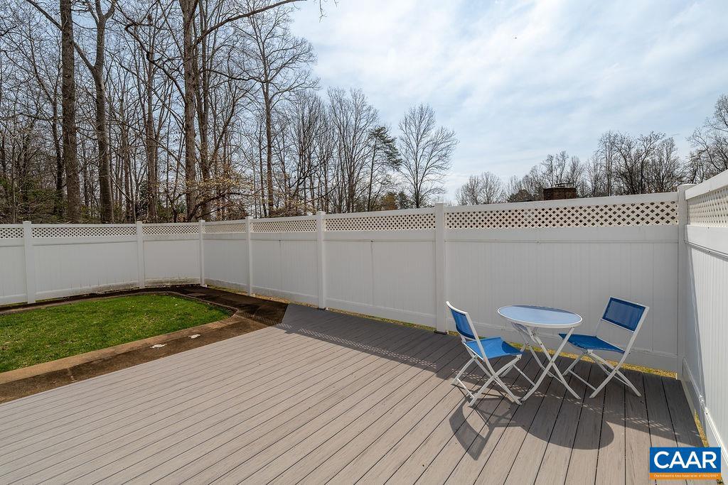 COUNTRY MEADOWS - Residential