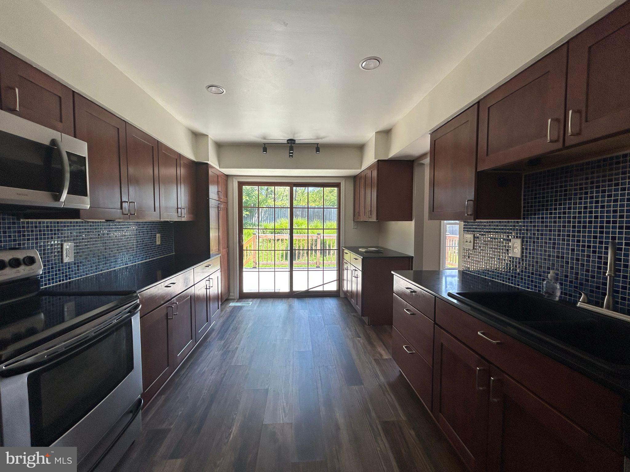 11 PHEASANT RUN COURT