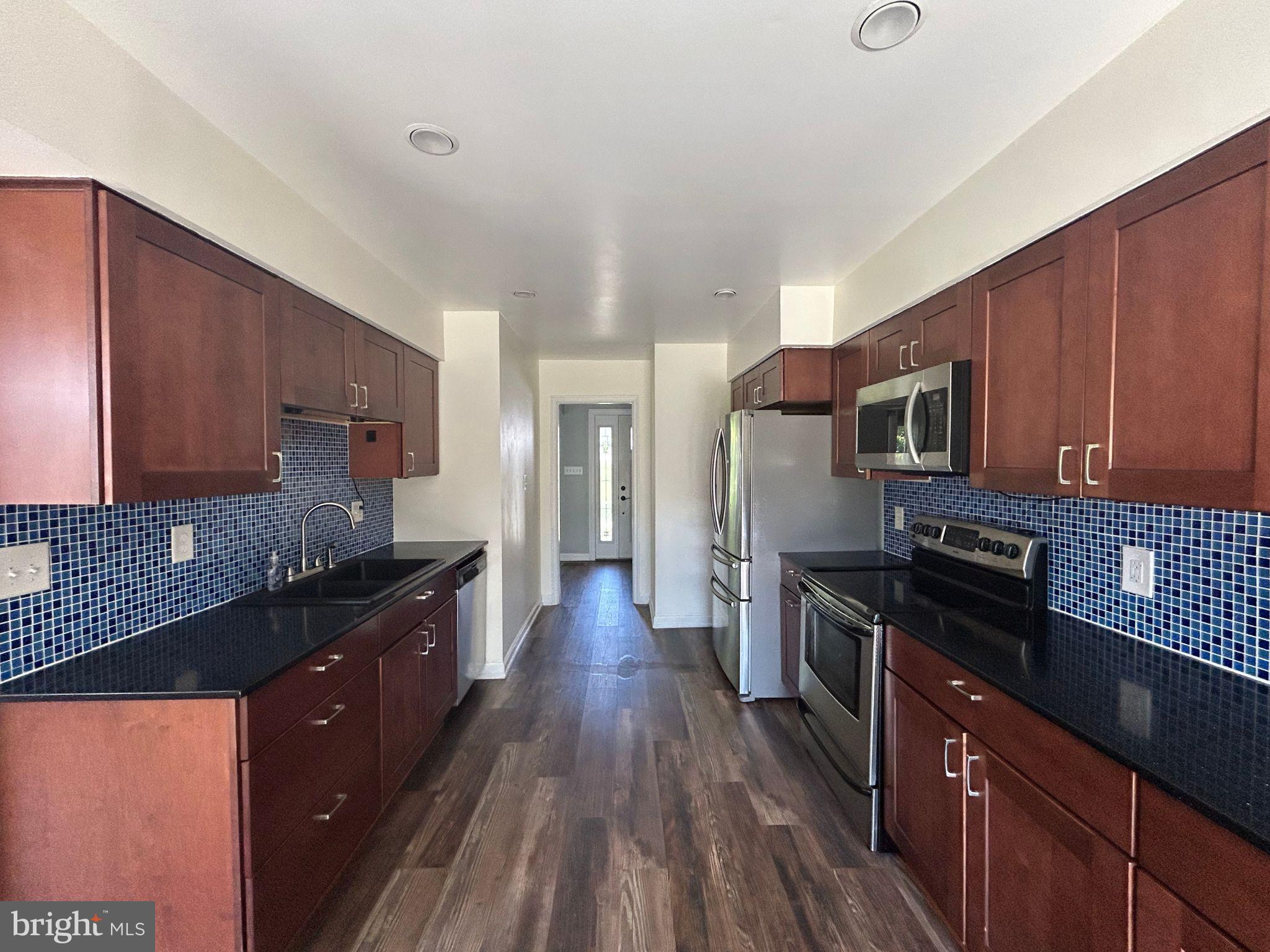 11 PHEASANT RUN COURT