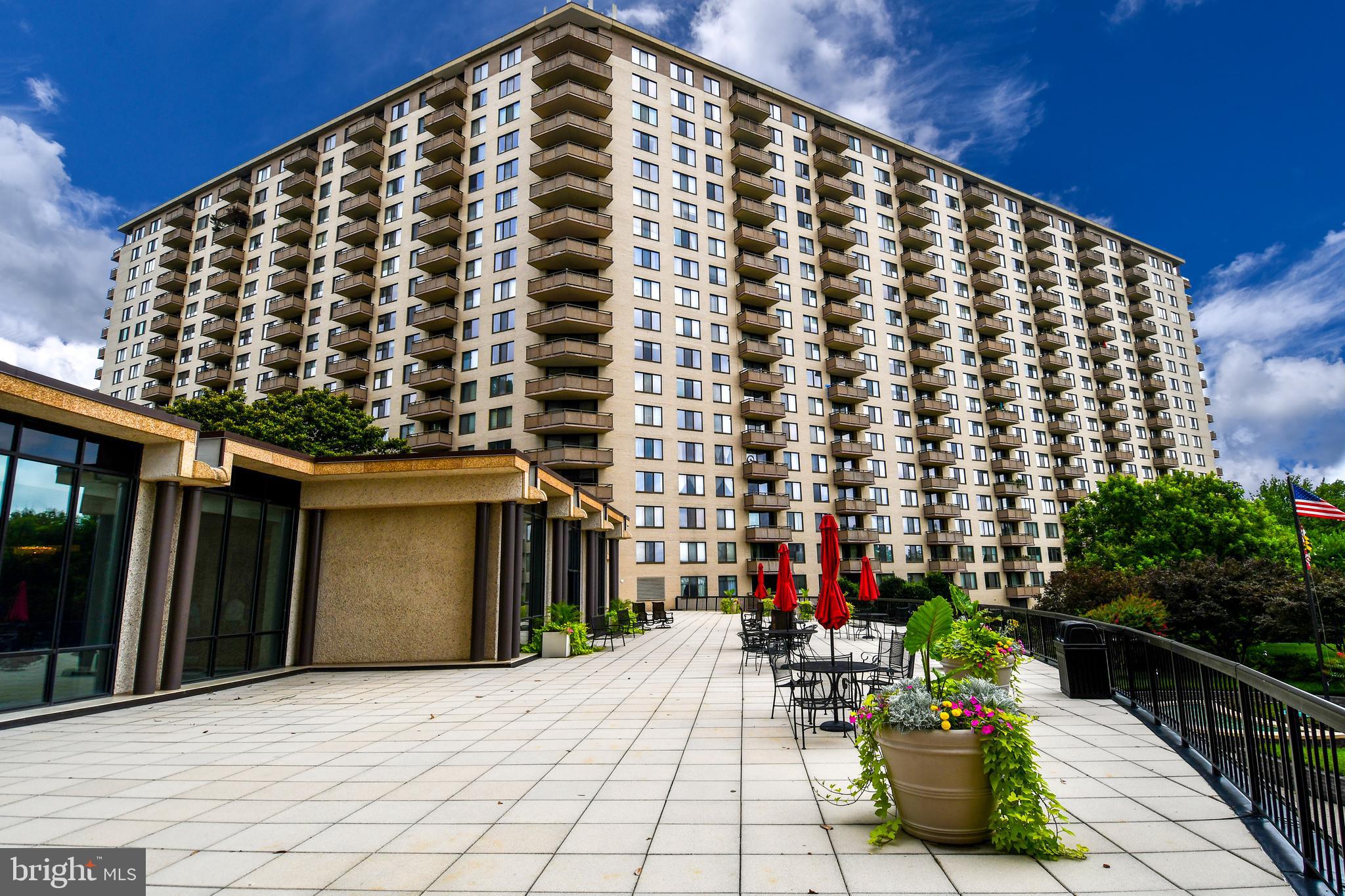 PROMENADE TOWERS - Residential