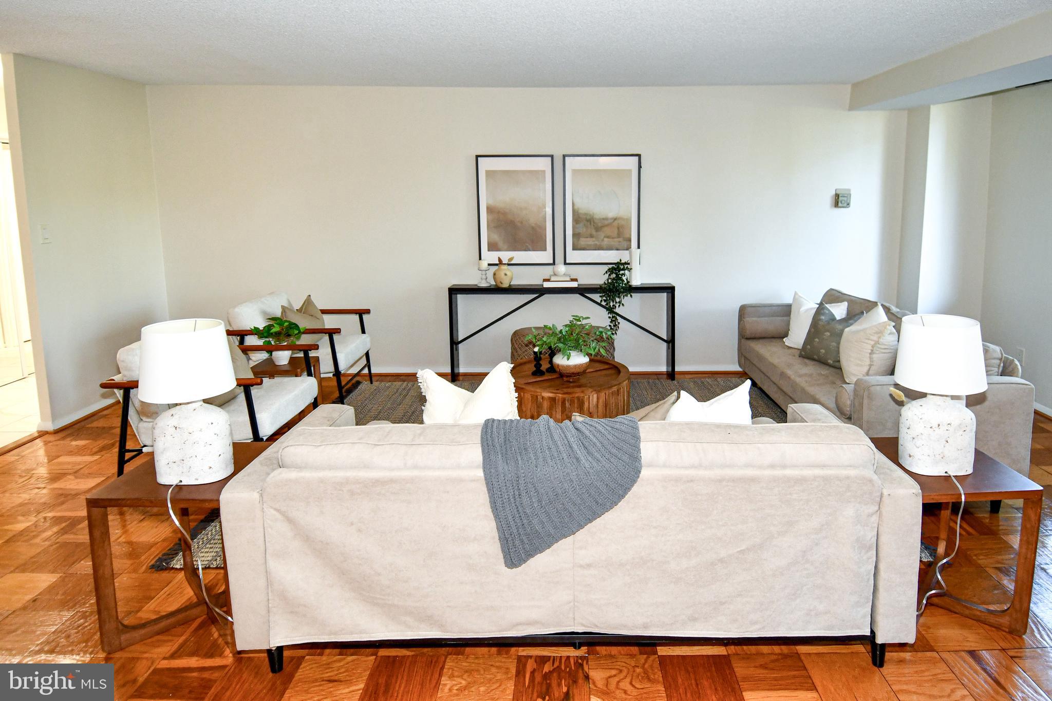 PROMENADE TOWERS - Residential