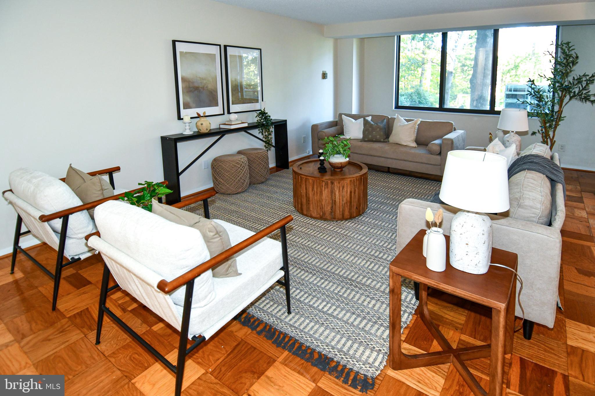 PROMENADE TOWERS - Residential