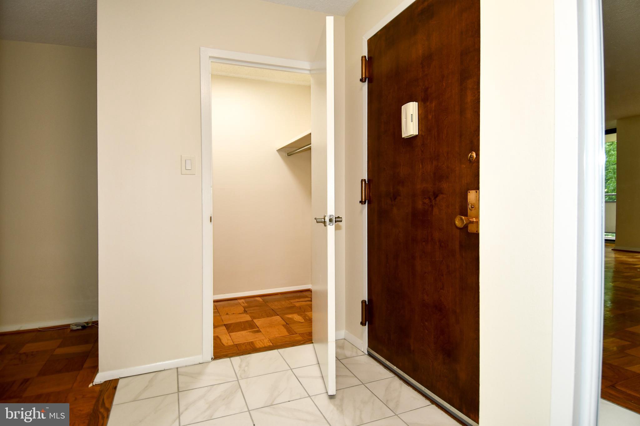 PROMENADE TOWERS - Residential