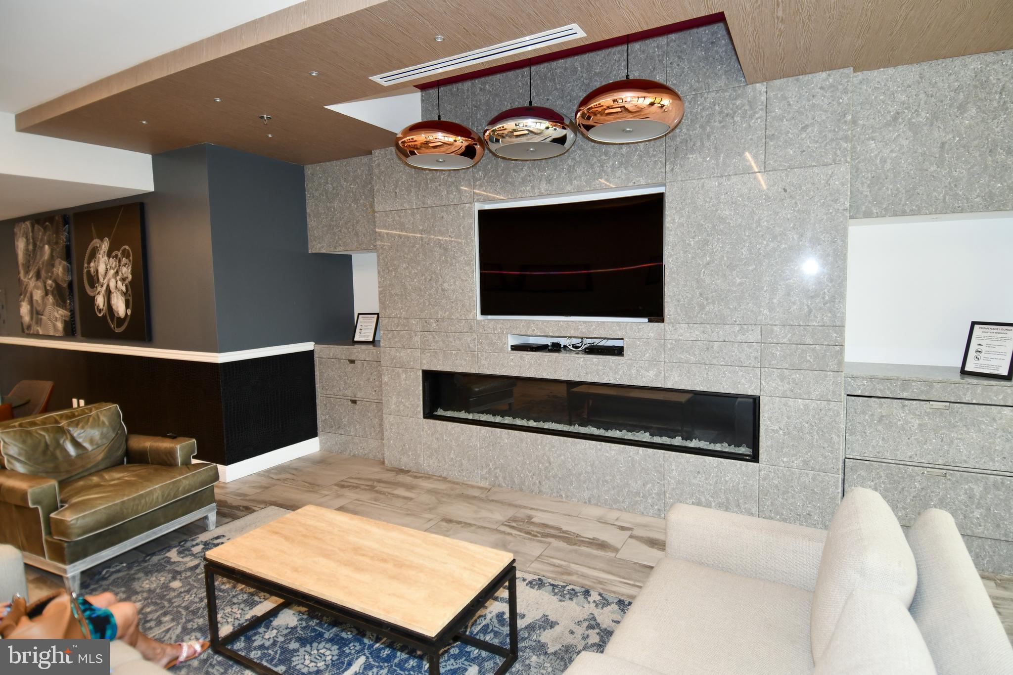 PROMENADE TOWERS - Residential