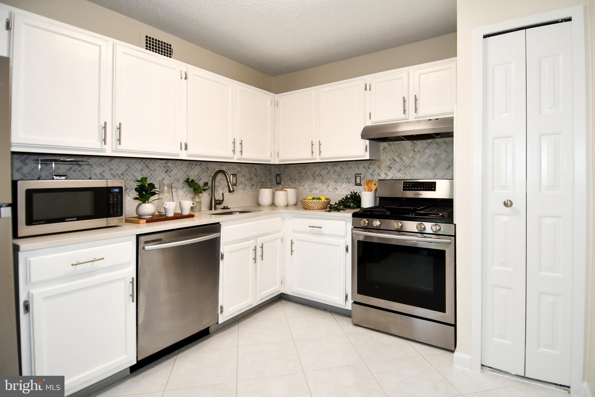 PROMENADE TOWERS - Residential