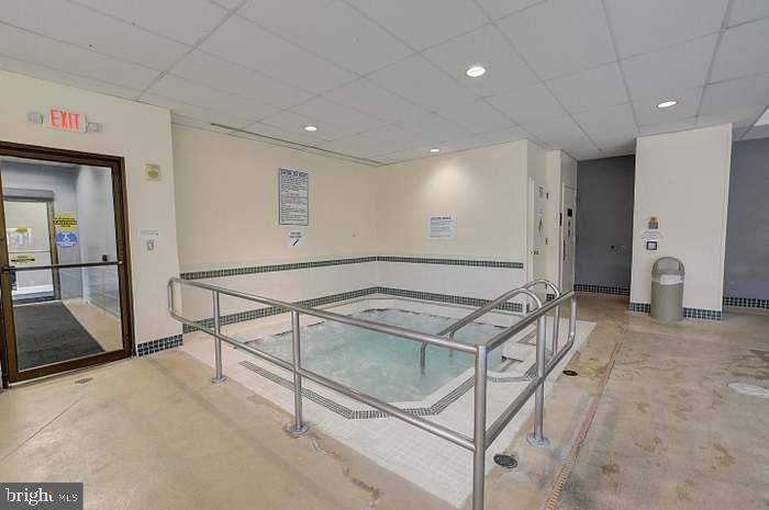 PROMENADE TOWERS - Residential