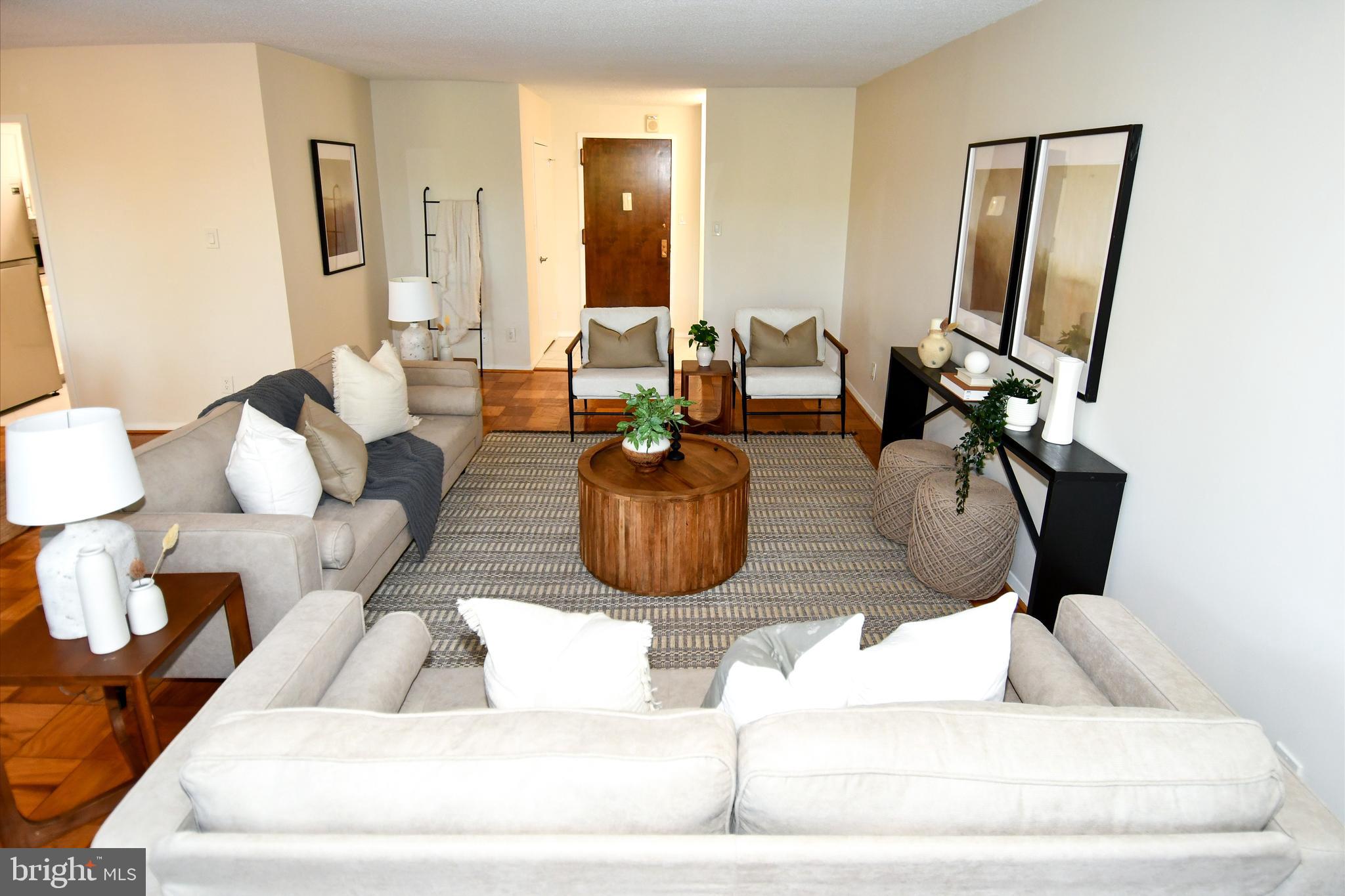 PROMENADE TOWERS - Residential