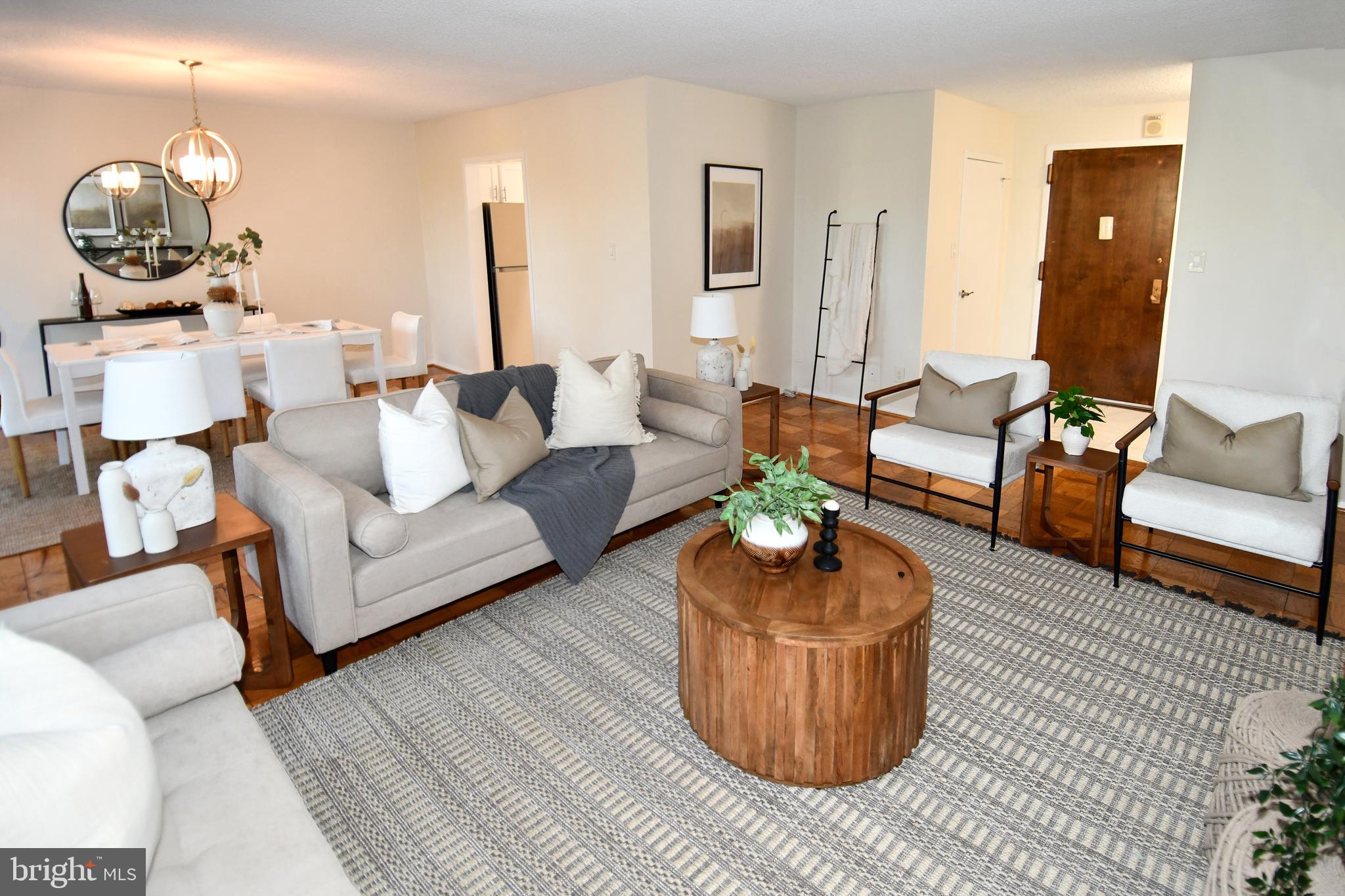 PROMENADE TOWERS - Residential