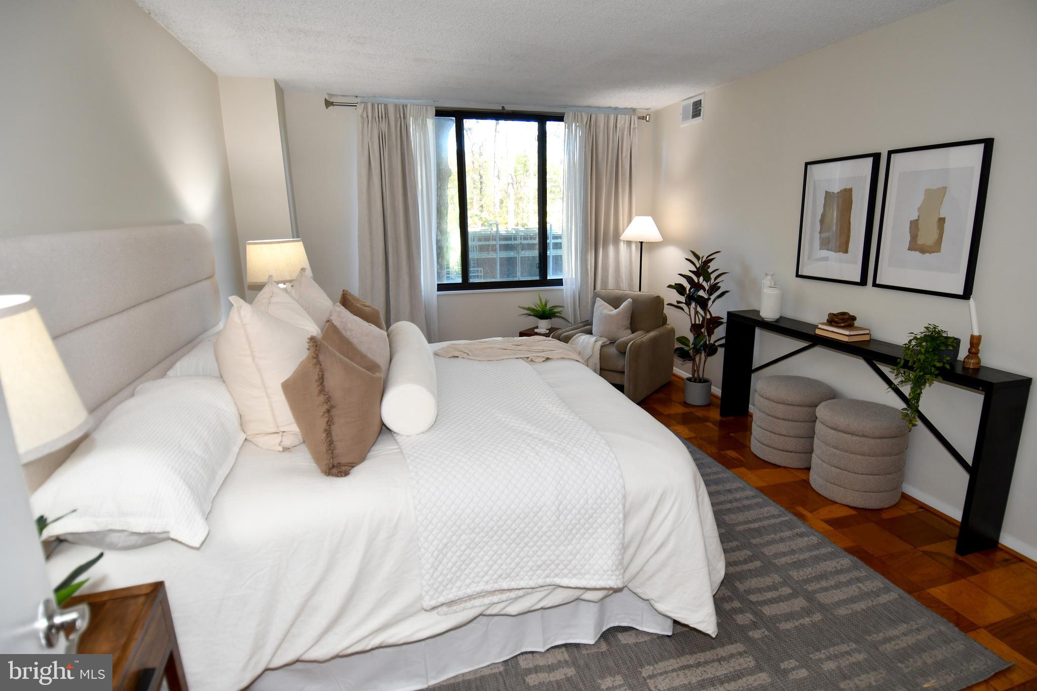 PROMENADE TOWERS - Residential